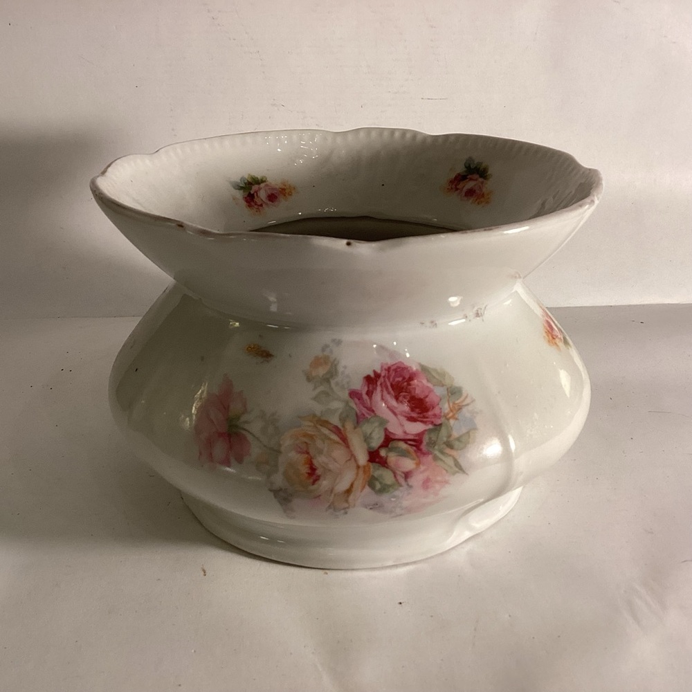 Vintage porcelain spittoon floral decoration
